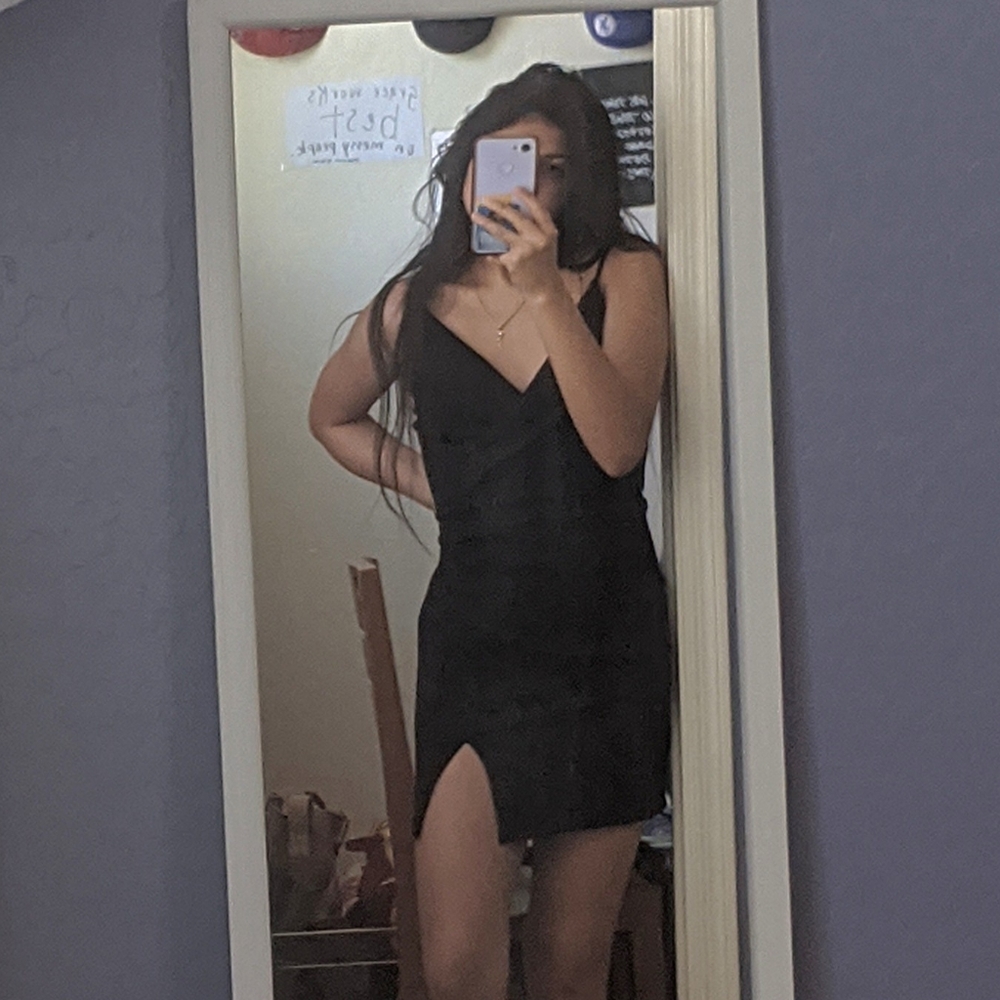 Black v-neck bodycon dress